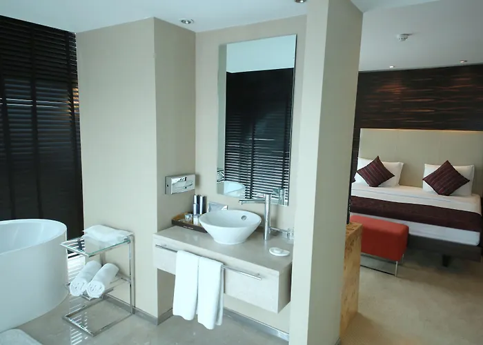 Grand Convention Center Hotel