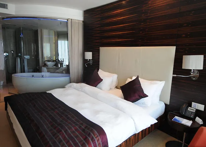 Grand Convention Center Hotel