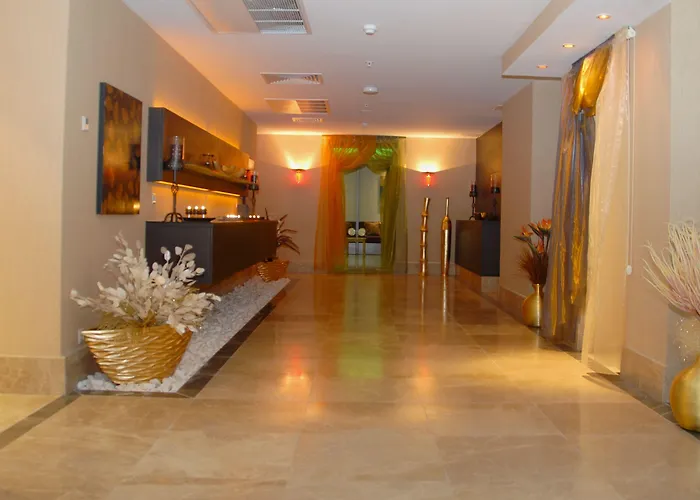 Grand Convention Center Hotel 5*