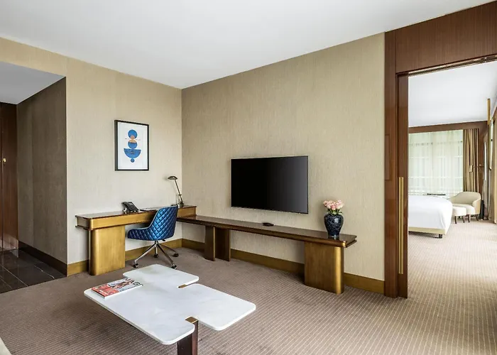 Grand Convention Center 5*